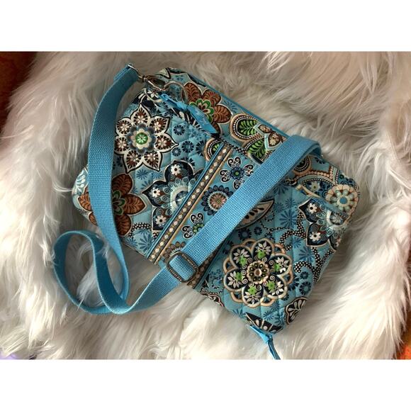 Vera Bradley Handbags - Vera Bradley 12" mini Laptop Hard Case w/Shoulder Strap in Bali Blue EUC